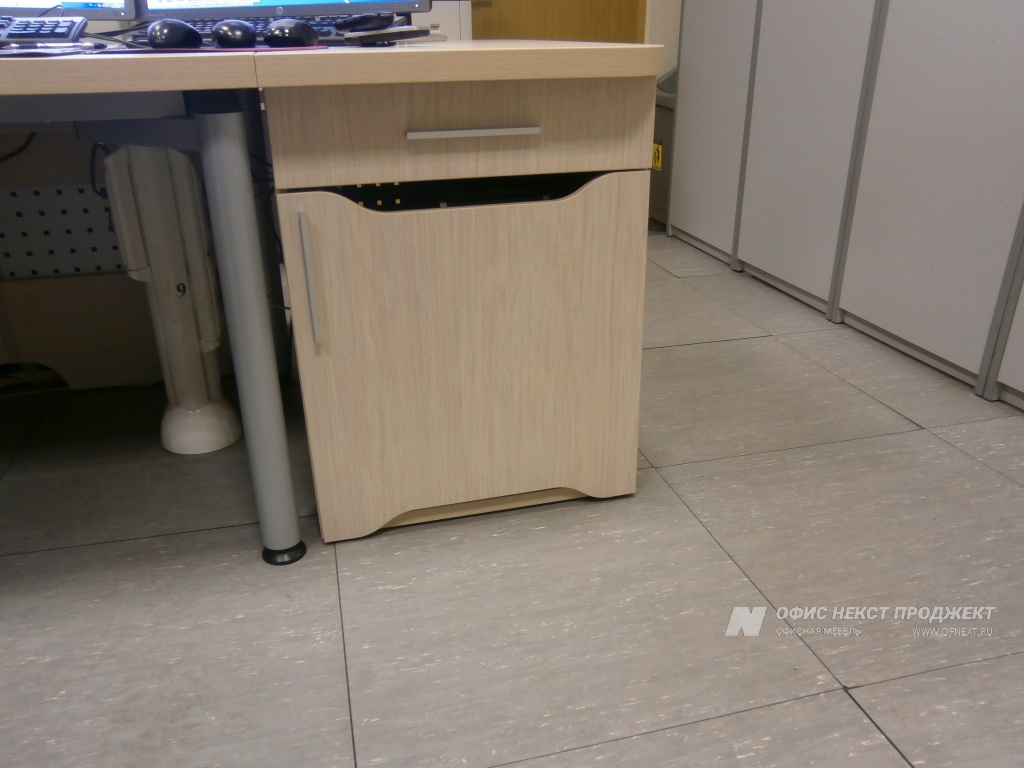 Специализированные тумбы для рабочих мест диспетчеров для размещения системных блоков